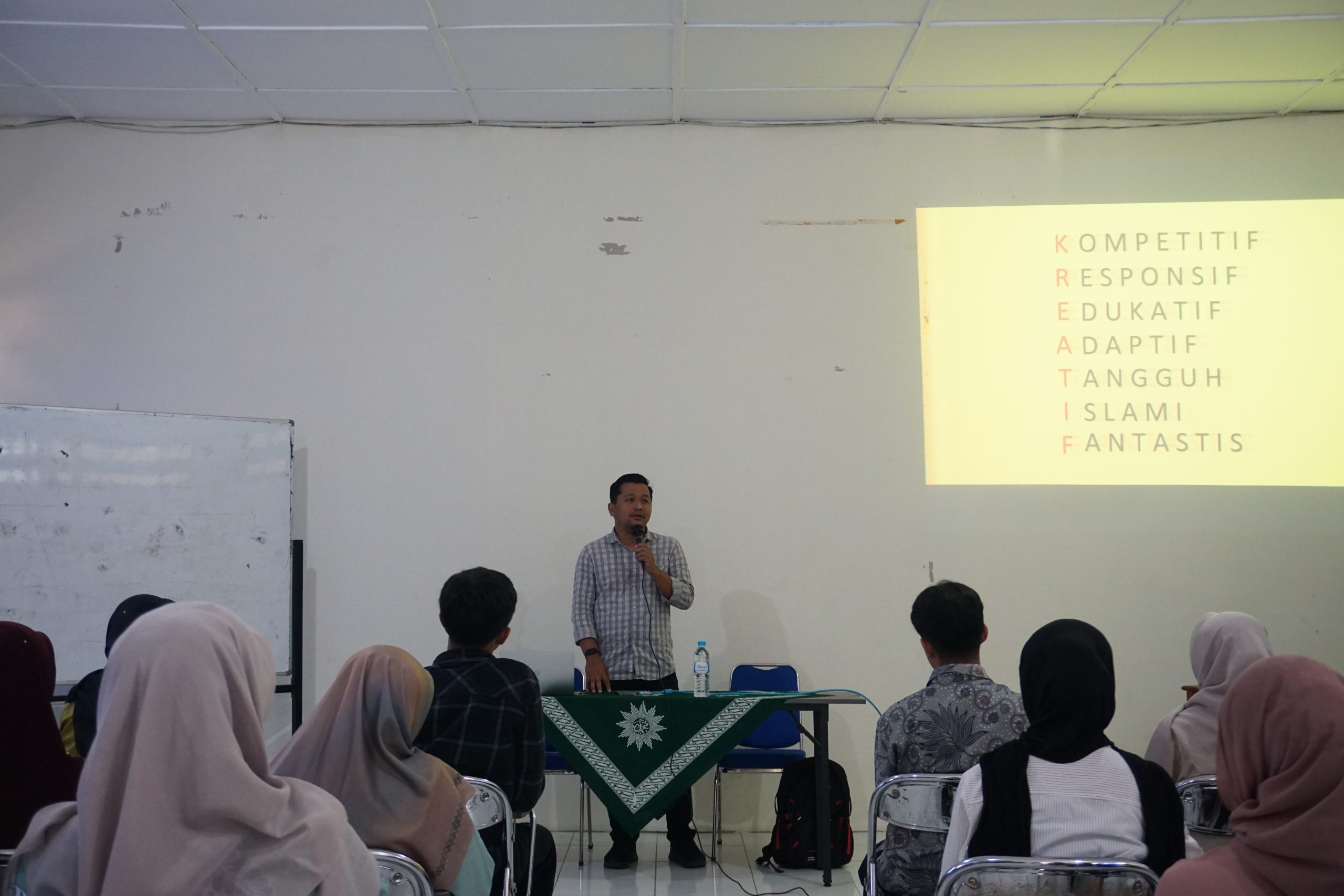 Pembekalan Mahasiswa Peserta PKB Program Magang di Sekolah Program Kompetisi Kampus Berdampak Tahun 2025